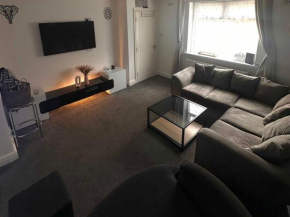 The Hideaway Home BD5 - 2 Bed lovely modern House